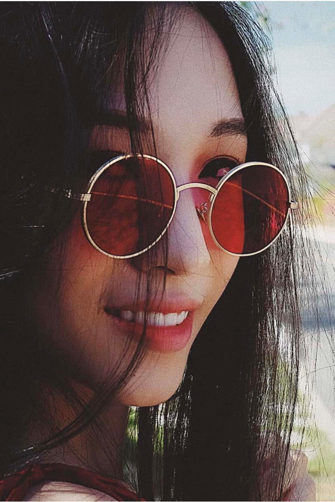 Muốn vừa chất vừa xinh, hãy nhìn cách Emily "chơi" phụ kiện ảnh 12 Muon vua chat vua xinh xan, hay nhin cach Emily