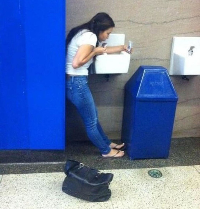 Con người đang ngày càng "sống ảo" bất chấp sự hiểm nguy hình ảnh 7 con nguoi dang ngay cang "song ao" bat chap su hiem nguy hinh anh 7