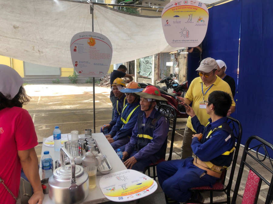 Điểm tránh nóng tại số 548 Trần Cung được người dân vui mừng hưởng ứng Điểm tránh nóng tại số 548 Trần Cung được người dân vui mừng hưởng ứng