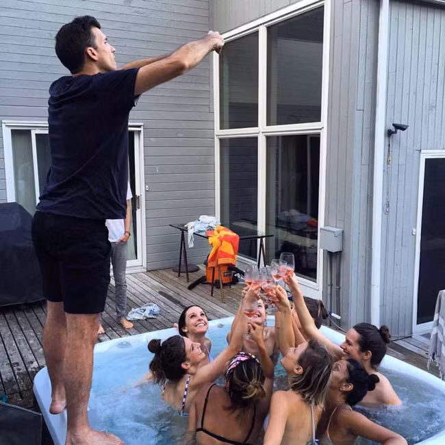 con nguoi dang ngay cang "song ao" bat chap su hiem nguy hinh anh 10