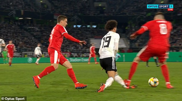 Cận cảnh pha chấn thương ghê rợn của Sane Cận cảnh pha chấn thương ghê rợn của Sane