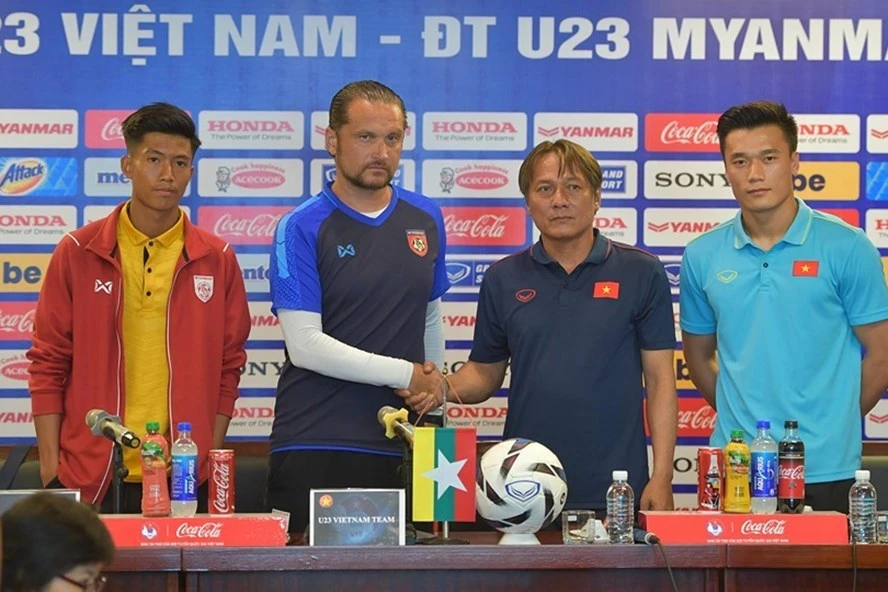 Bùi Tiến Dũng sẽ cùng các đồng đội đối đầuU23 Myanmar