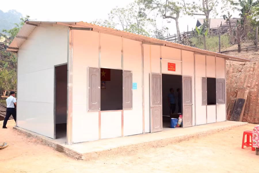 Qua khảo sát, toàn tỉnh Nghệ An hiện có 15.300 hộ nghèo, hộ đang gặp khó khăn về nhà ở; gồm 9.200 hộ có nhu cầu xây mới nhà ở và hơn 6.100 hộ có nhu cầu sửa chữa nhà ở. Ảnh: CANA.