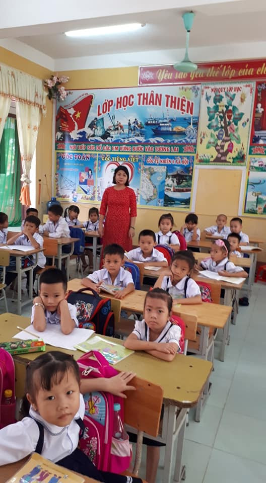 Cô Lan cùng HS Trường Tiểu học Quảng Đại. Ảnh nhân vật cung cấp Cô Lan cùng HS Trường Tiểu học Quảng Đại. Ảnh nhân vật cung cấp