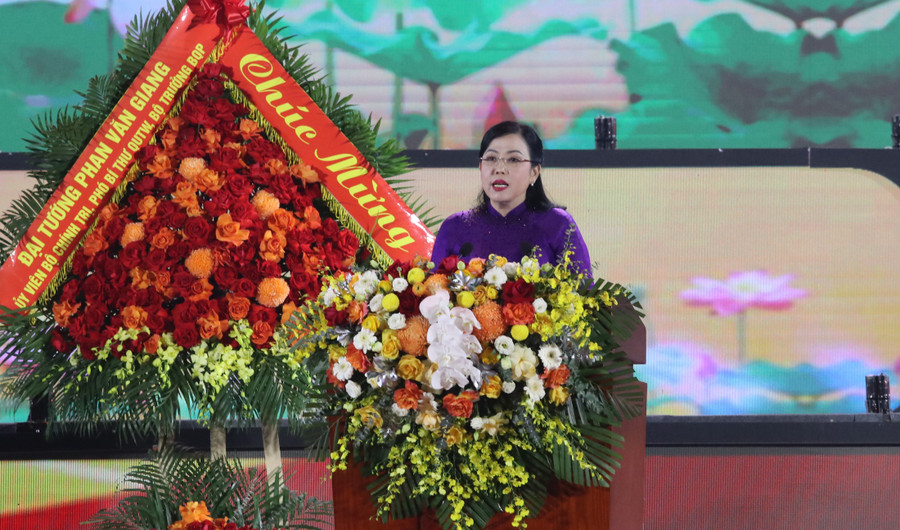 Bà Nguyễn Thanh Hải - Ủy viên BCH Trung ương Đảng, Bí thư Tỉnh ủy, Trưởng Đoàn ĐBQH tỉnh phát biểu tại Lễ kỷ niệm. Bà Nguyễn Thanh Hải - Ủy viên BCH Trung ương Đảng, Bí thư Tỉnh ủy, Trưởng Đoàn ĐBQH tỉnh phát biểu tại Lễ kỷ niệm.