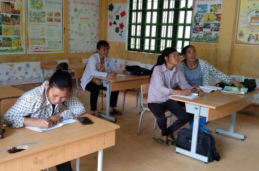 Học viên lớp xoá mù chữ ở vùng cao đều là người DTTS và có hoàn cảnh khó khăn. Học viên lớp xoá mù chữ ở vùng cao đều là người DTTS và có hoàn cảnh khó khăn.