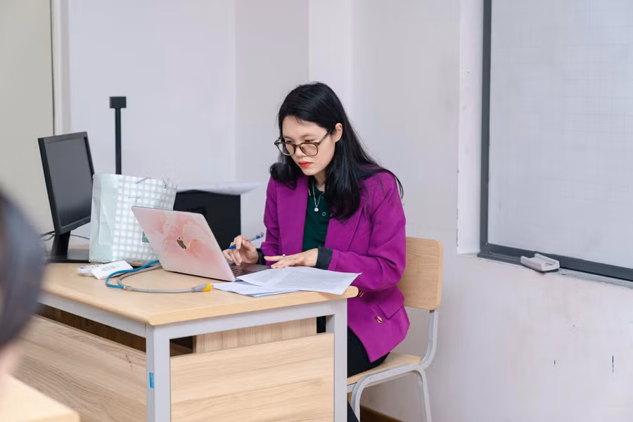 Chương trình được giảng dạy bởi các thầy cô có nhiều năm kinh nghiệm luyện thi IELTS.