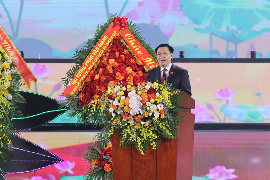 Chủ tịch Quốc hội Vương Đình Huệ phát biểu tại Lễ kỷ niệm. Chủ tịch Quốc hội Vương Đình Huệ phát biểu tại Lễ kỷ niệm.