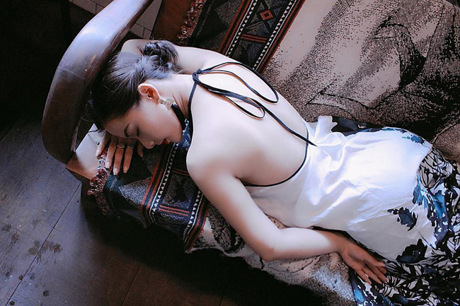 Những bộ ảnh nghệ thuật của cô luôn hút lượng like lớn trên mạng xã hội. Những bộ ảnh nghệ thuật của cô luôn hút lượng like lớn trên mạng xã hội.