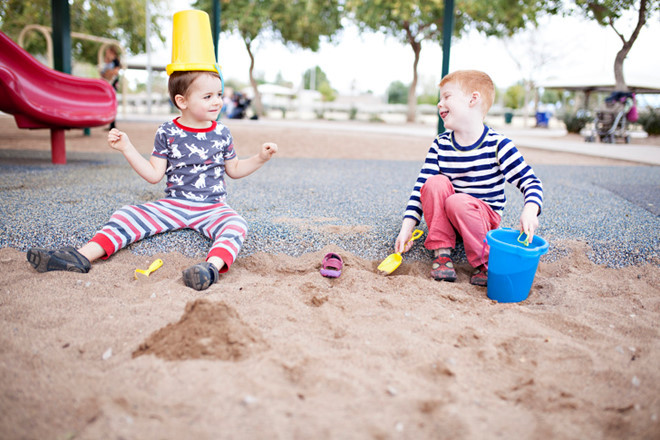 3. Hài hước: Hài hước cũng là biểu hiện của trí thông minh. Những người nói đùa duyên dáng và hiểu được lời nói đùa của người khác thường có tư duy trừu tượng tuyệt vời. Ảnh: Reshot. 11 dau hieu nhan biet thien tai qua cac chi tiet nho hinh anh 3