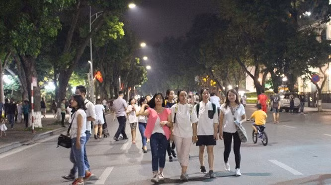 10 sự thật về người sống nội tâm không phải ai cũng biết ảnh 2 Image result for thÃch Äi vá»i nhiá»u ngưá»i