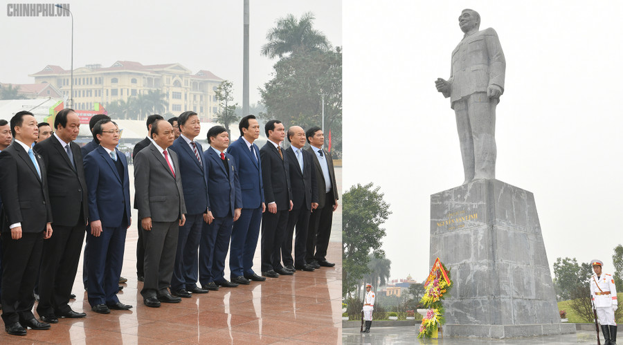 Thủ tướng Nguyễn Xuân Phúc dâng hương, dâng hoa tưởng nhớ Tổng Bí thư Nguyễn Văn Linh tại tượng đài Tổng Bí thư - Ảnh: VGP/Quang Hiếu Thủ tướng Nguyễn Xuân Phúc dâng hương, dâng hoa tưởng nhớ Tổng Bí thư Nguyễn Văn Linh tại tượng đài Tổng Bí thư - Ảnh: VGP/Quang Hiếu