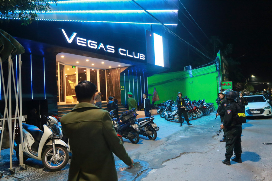 Quán bar Vegas tại 81 tại số nhà 81 Bà Triệu TP. Huế Quán bar Vegas tại 81 tại số nhà 81 Bà Triệu TP. Huế