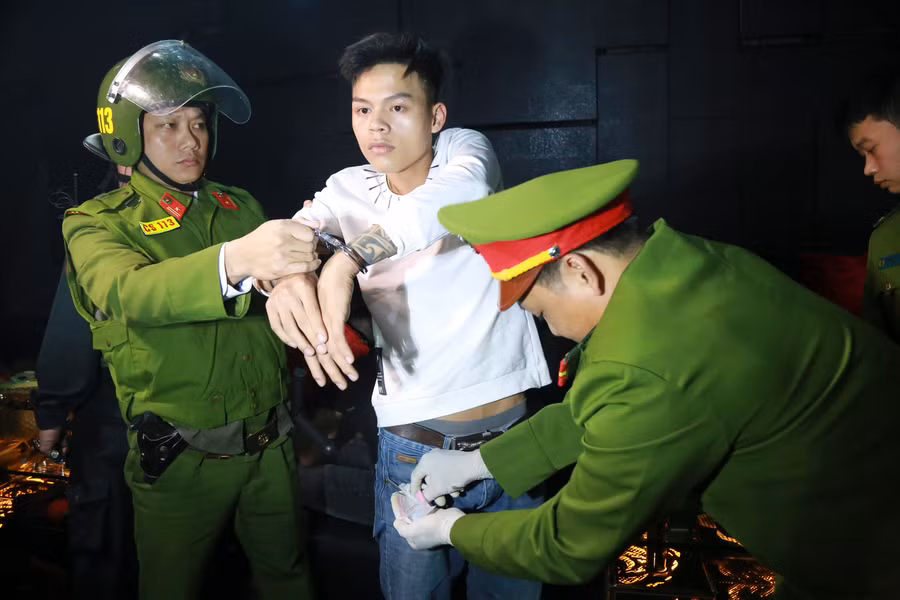 Đối tượng Trần Văn Nam phát hiện dùng ma túy tổng hợp tại quán bar Đối tượng Trần Văn Nam phát hiện dùng ma túy tổng hợp tại quán bar