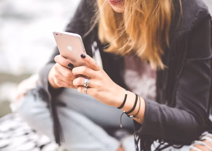 10 sự thật về người sống nội tâm không phải ai cũng biết ảnh 5 Image result for không thÃch nhắn tin