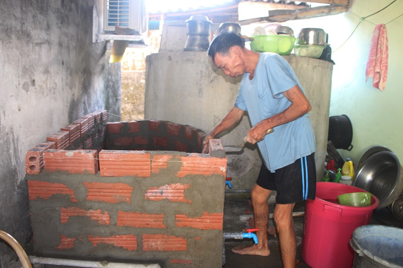 Đến bây giờ dù con cái tuy đã thành đạt nhưng vợ chồng ông Trân vẫn không ngừng lao động