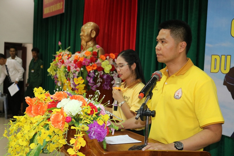 TS. Phatthanaphong Wanchanthuek, Hiệu trưởng Trường đại học Nakhon Phannom tại buổi giao lưu học sinh Hà Tĩnh