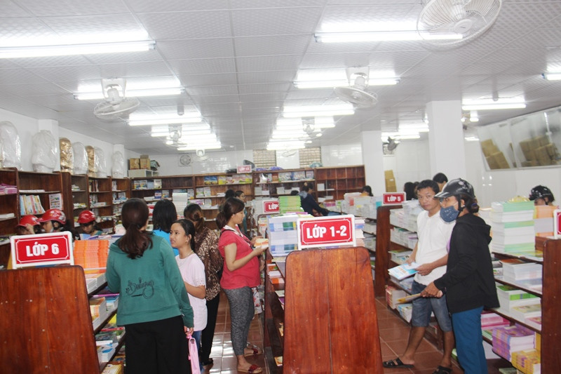 Sách giáo khoa không đủ đáp ứng theo nhu cầu của khách hàng