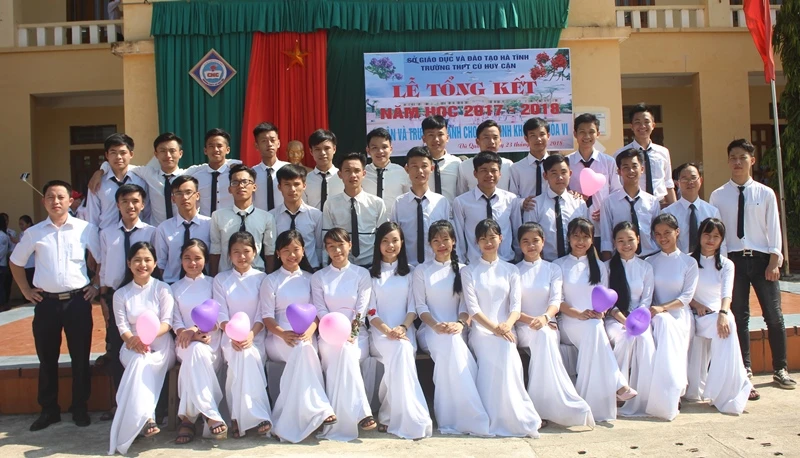 Lớp 12A1, Trường THPT Cù Huy Cận