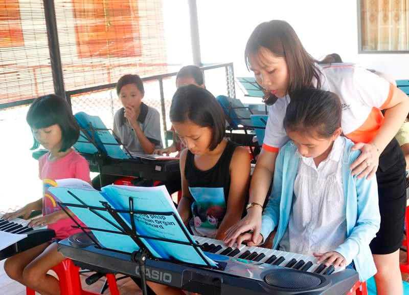 Giáo viên tình nguyện đến ngôi trường "riêng" của anh Nguyễn Tiến Thành