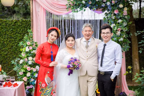 NSND Thanh Hoa bật khóc trong lần đầu mặc váy cô dâu ở tuổi 68 ảnh 4