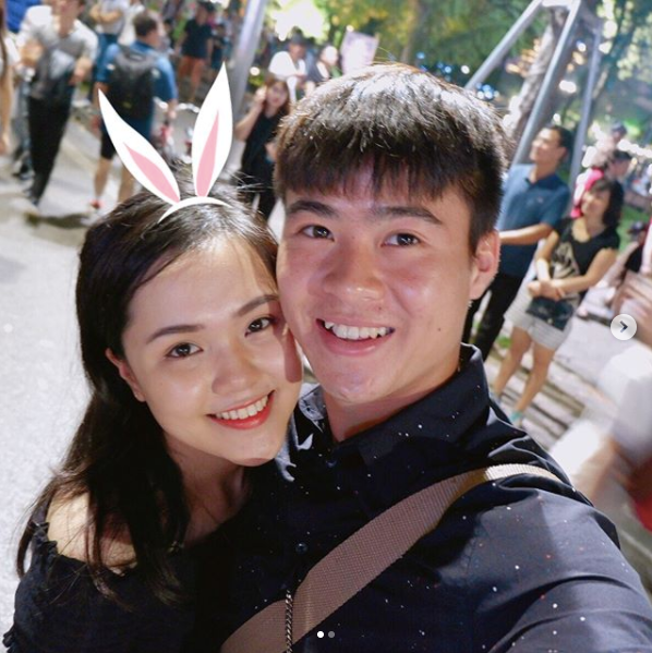 Duy Mạnh U23 Việt Nam hội đủ tiêu chuẩn “bạn trai quốc dân” ảnh 2 Duy Mạnh và bạn gái Quỳnh Anh