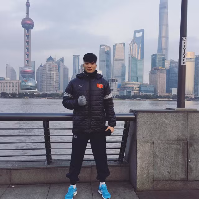 Thủ môn dự bị U23 Việt Nam đẹp trai không kém gì Bùi Tiến Dũng ảnh 4