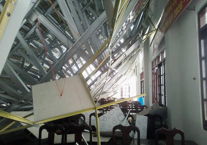 Hậu Giang: Hội trường 250 chỗ sập ngay trước giờ đại hội chi bộ cơ sở ảnh 1 Vụ sập hội trường thị trấn, chuẩn bị đại hội chi bộ thì hội trường sập - ảnh 2