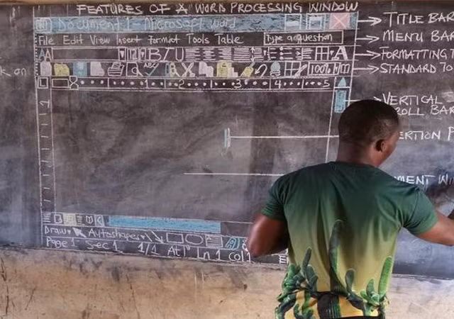 
Richard Appiah Akoto nói rằng anh vẽ hình ảnh mỗi khi dạy về máy tính (Ảnh: Facebook Owura Kwadwo Hottish).