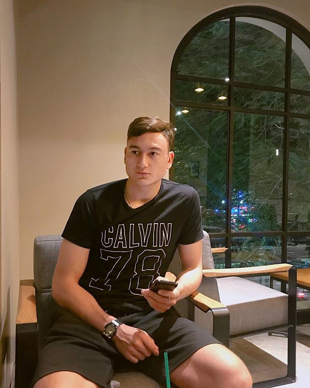 Gu thoi trang tre trung, don gian cua thu mon Dang Van Lam hinh anh 1