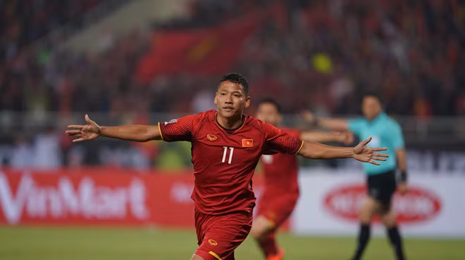 Anh Đức ăn mừng sau pha ghi bàn mở tỷ số. Ảnh: Thanh niên.