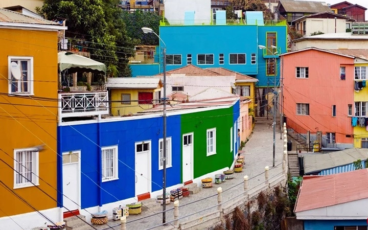 Người Chile luôn thân thiện và mến khách. Những người đi du lịch một mình sẽ trải nghiệm những chuyến phiêu lưu tại đất nước có sa mạc, núi non và các bờ biển trải dài này. Người Chile luôn thân thiện và mến khách. Những người đi du lịch một mình sẽ trải nghiệm những chuyến phiêu lưu tại đất nước có sa mạc, núi non và các bờ biển trải dài này.