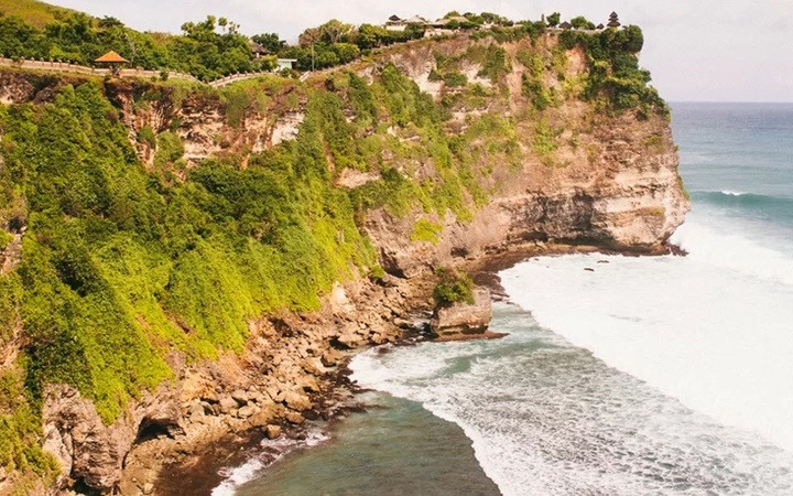 Indonesia nổi danh khắp thế giới với những đảo nghỉ dưỡng, những thiên đường du lịch. Indonesia nổi danh khắp thế giới với những đảo nghỉ dưỡng, những thiên đường du lịch.