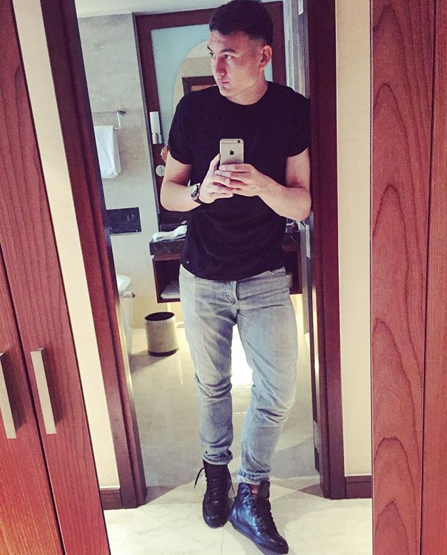 Gu thoi trang tre trung, don gian cua thu mon Dang Van Lam hinh anh 4