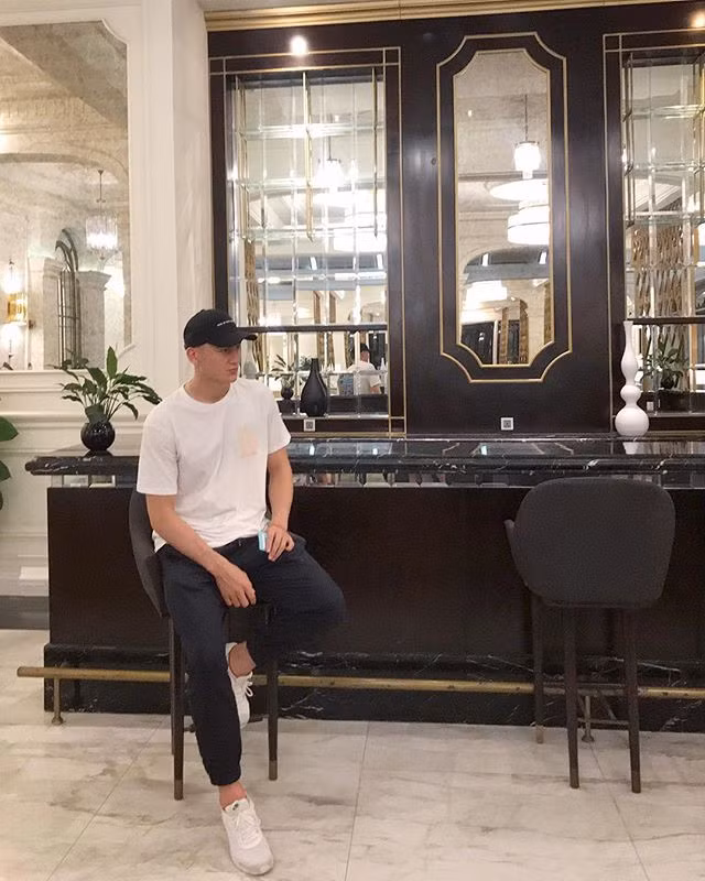 Gu thoi trang tre trung, don gian cua thu mon Dang Van Lam hinh anh 5