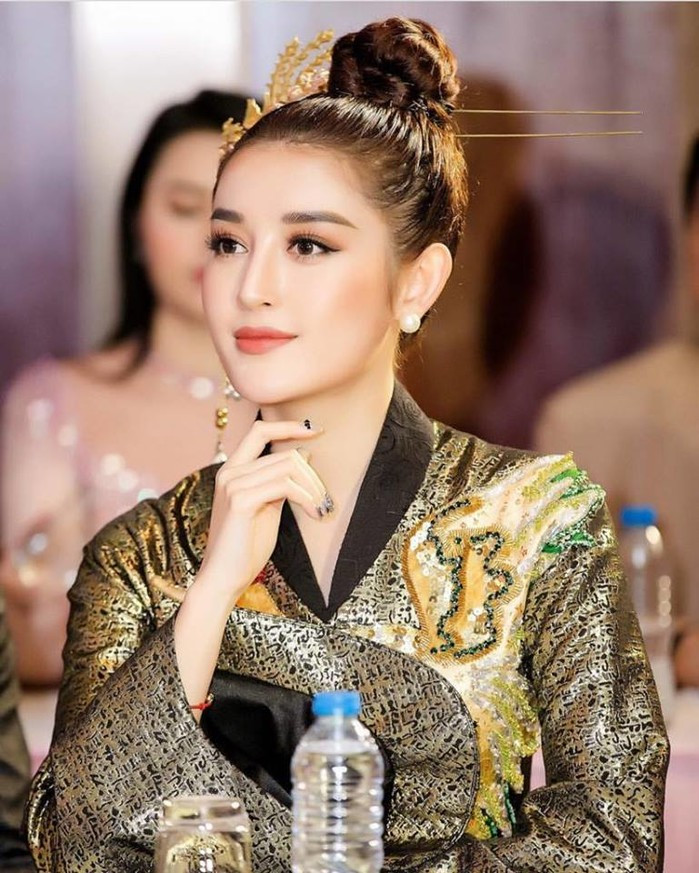 Cằm VLive đã lỗi thời, “mốt” bây giờ cứ phải mặt tròn, cằm vuông ảnh 2