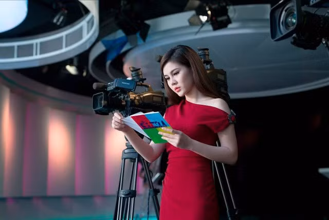  Thu Hoài là MC kênh truyền hình thể thao, cũng là một diễn viên. 