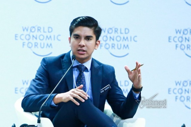 Bộ trưởng Syed Saddiq tham dự một trận bóng đá ở Malaysia hồi tháng 7. Ảnh: AFP.