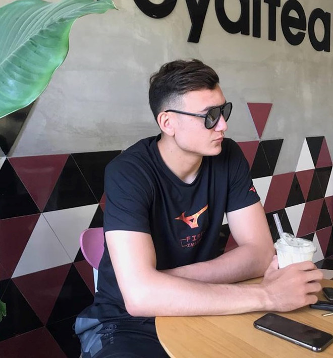 Gu thoi trang tre trung, don gian cua thu mon Dang Van Lam hinh anh 3