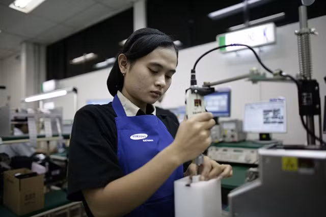 Một trong hai nhà máy sản xuất smartphone của Samsung ở Trung Quốc sắp đóng cửa. Ảnh: Reuters