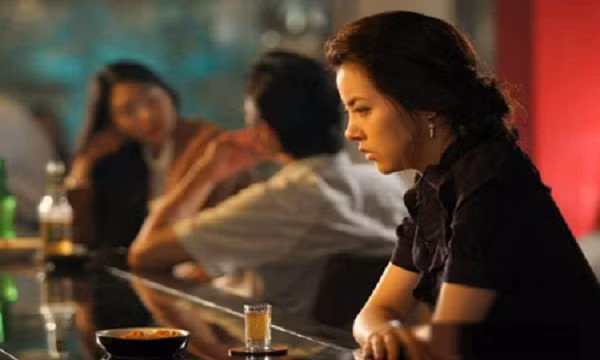 Bàng hoàng phát hiện chồng từng yêu bạn thân