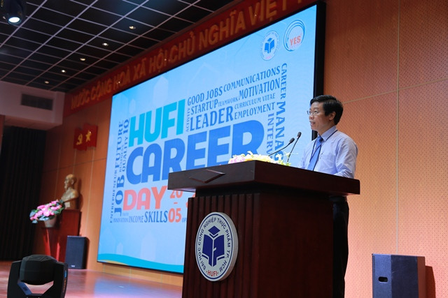 PGS.TS Nguyễn Xuân Hoàn - Phó hiệu trưởng Trường ĐH Công nghiệp Thực phẩm TPHCM phát biểu tại ngày hội