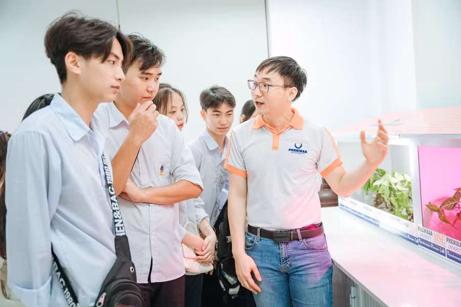 Công tác hướng nghiệp cho học sinh cần có sự phối hợp giữa trường phổ thông - trường đại học và doanh nghiệp.