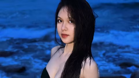 Tình cũ Nhâm Mạnh Dũng khoe vòng 3 nóng bỏng