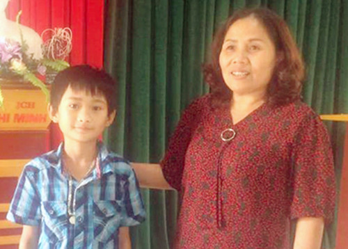 Em Hoàng Văn Dũng (trái). Ảnh: Mạnh Hùng