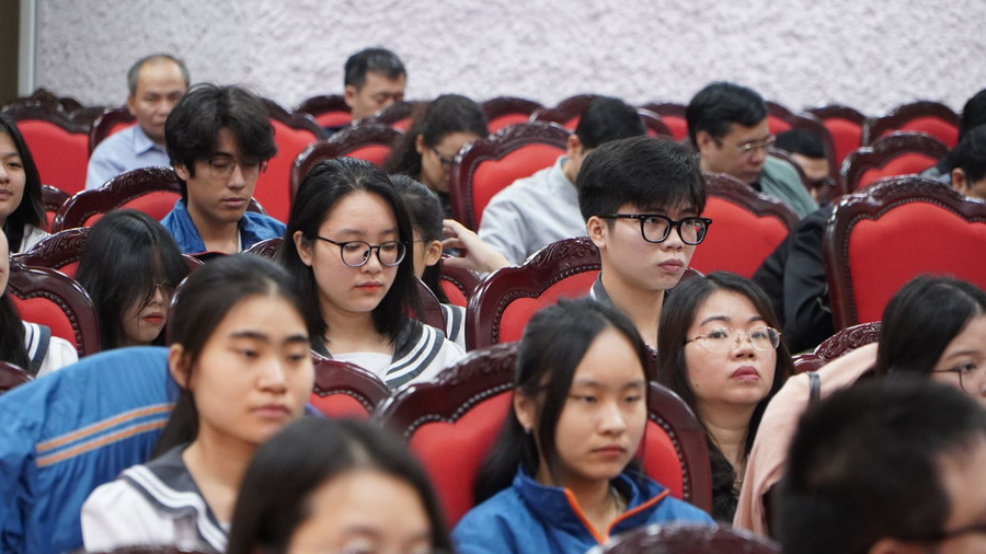 Năm nay, tỉnh Nam Định có 95 thí sinh tham dự Kỳ thi HSG quốc gia. Năm nay, tỉnh Nam Định có 95 thí sinh tham dự Kỳ thi HSG quốc gia.