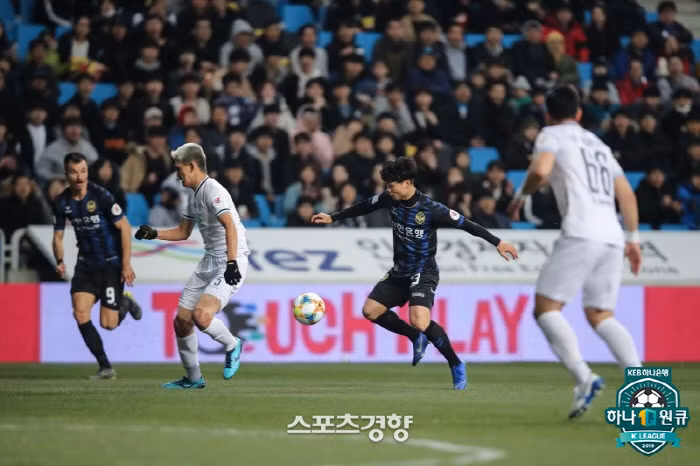 Công Phượng chơi rất nỗ lực trong lần đầu tiên đá chính ở Incheon United