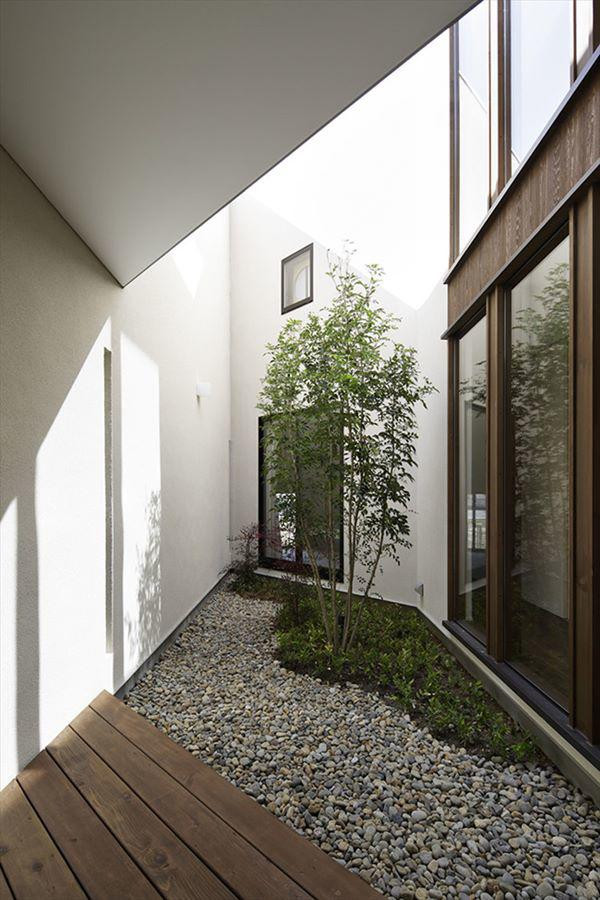 Xoay 45 độ tránh nắng, căn nhà kiểu Nhật được khen hết lời vì vừa đẹp vừa hay ảnh 2 xoay 45 do tranh nang, can nha kieu nhat duoc khen het loi vi vua dep vua hay - 2