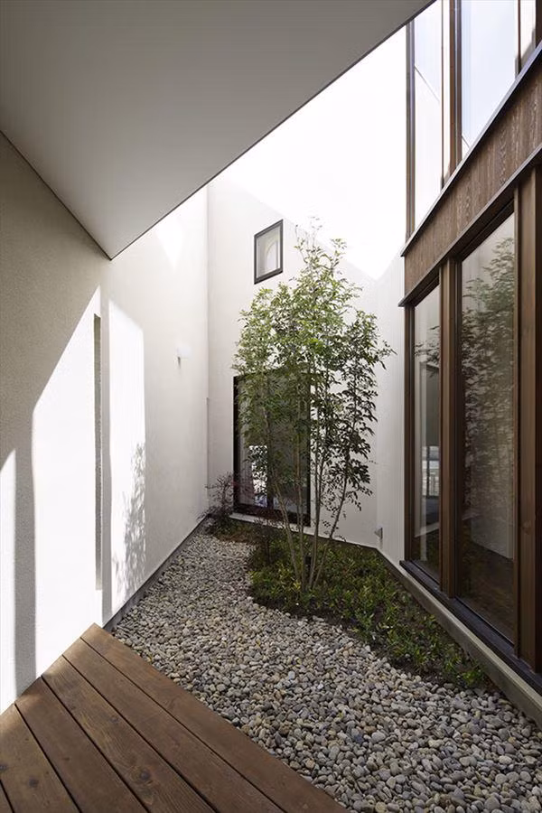 Xoay 45 độ tránh nắng, căn nhà kiểu Nhật được khen hết lời vì vừa đẹp vừa hay ảnh 2 xoay 45 do tranh nang, can nha kieu nhat duoc khen het loi vi vua dep vua hay - 2