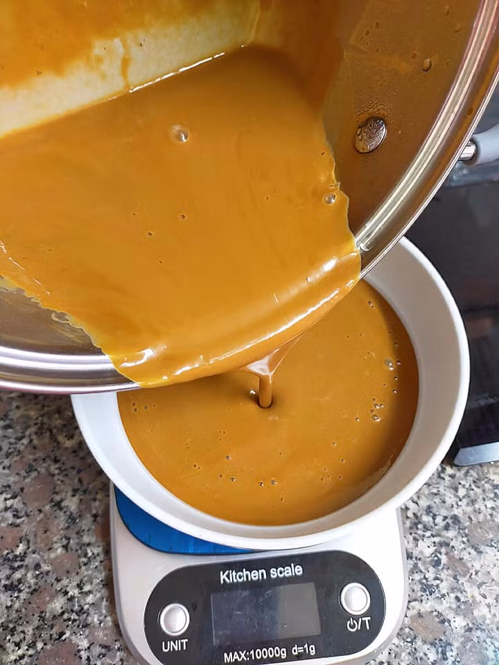 Cà phê cốt dừa sau khi đun sánh và thơm ngậy.